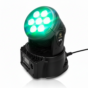 Cabeza móvil Aurora M70 Mini Wash LED en color negro con los 7 lentes encendidos en color verde, destacando su diseño compacto y profesional.