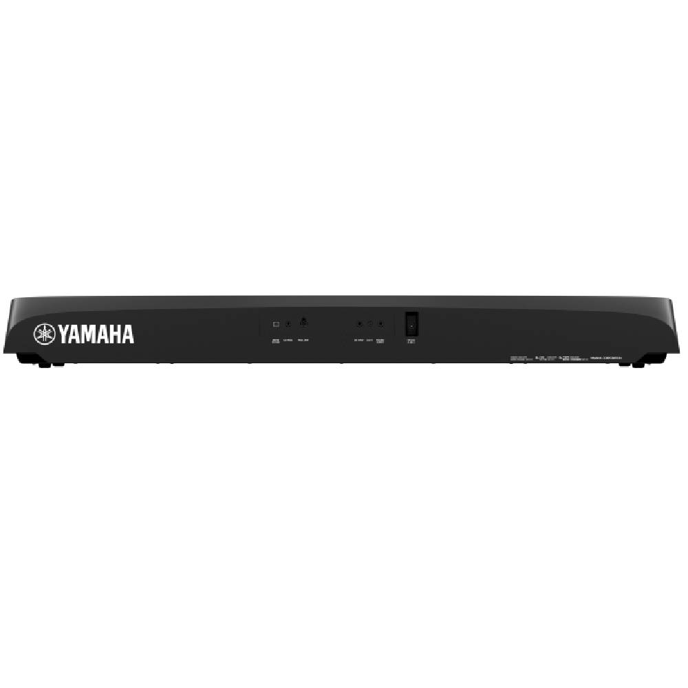 Vista posterior del Yamaha DGX-670 con panel de conexiones